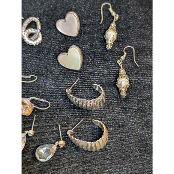 Fourteen Various Pairs of Silver Tone Earrings & One Jacket Pr Jewelry Lot - Picture 11 of 15